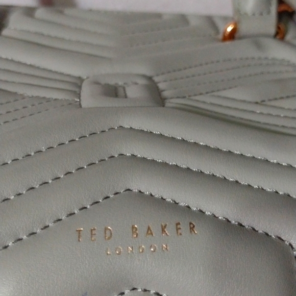 Ted Baker London Dove Grey Quilted Bow Bag 🛍️ NWT - Picture 4 of 11